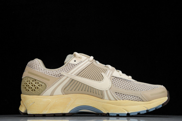 nike air zoom vomero 5 fb8825-111
